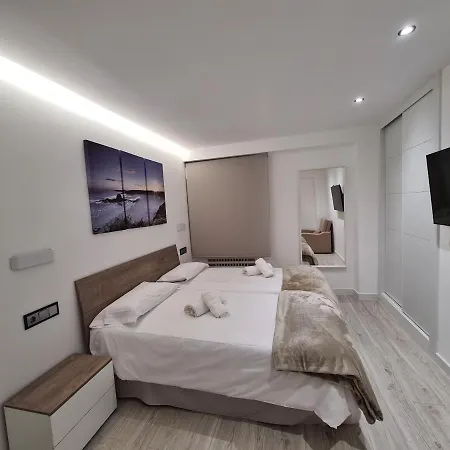 Apartment 104a 8 Personas